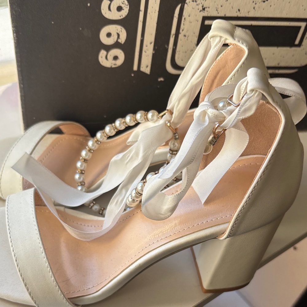 Elegant Pearl-Accent white Block Heels - Picture 4 of 4